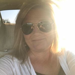 Meet your Posher, Debbie